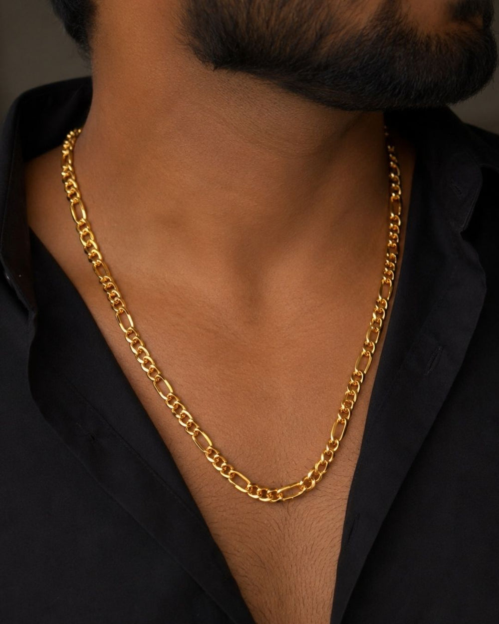 Elegant 18K gold plated Figaro chain for men showcasing alternating oval and round links, perfect for casual, festive, and formal occasions.