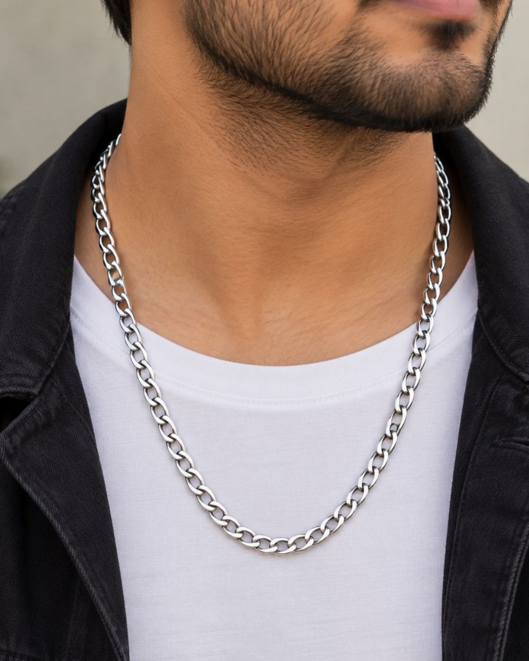Elegant silver plated men’s chain necklace featuring a classic interlocking link pattern, smooth polished finish, and versatile design, perfect for daily wear, casual outfits, and modern looks.