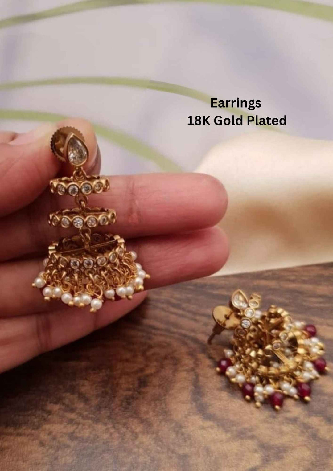 Gold-plated earrings with pearls