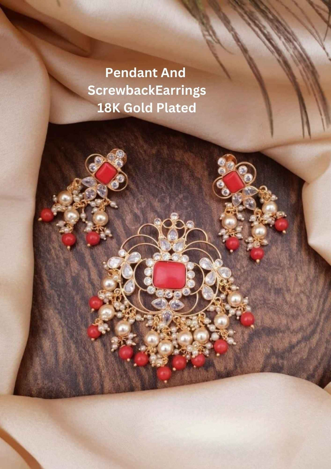 Gold-plated jewelry set with pendant and earrings