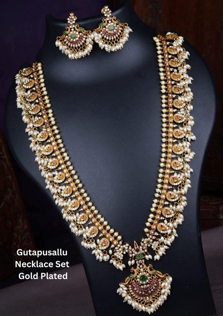 Gold-plated necklace set with Gutapusallu