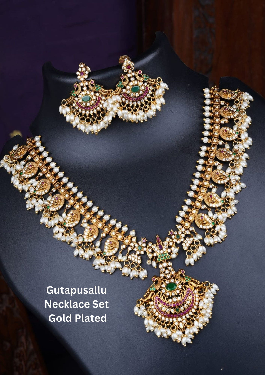 Gold-plated necklace set with earrings gutapusallu