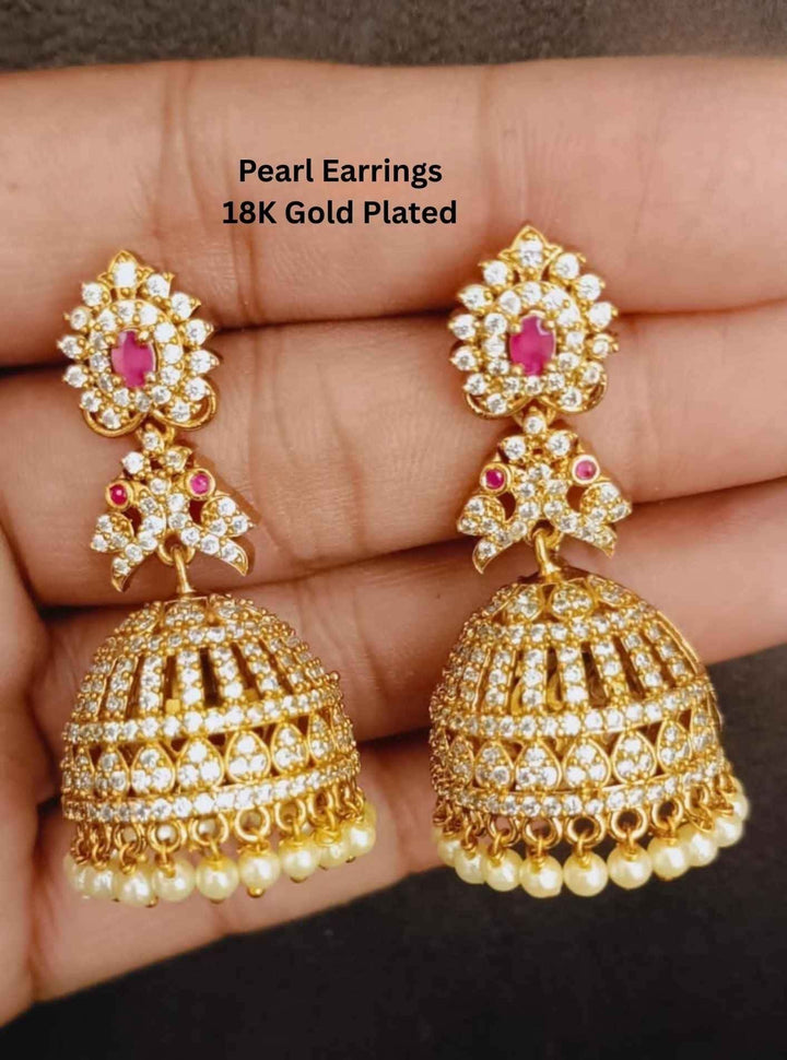 Gold-plated pearl earrings with pink gemstones 