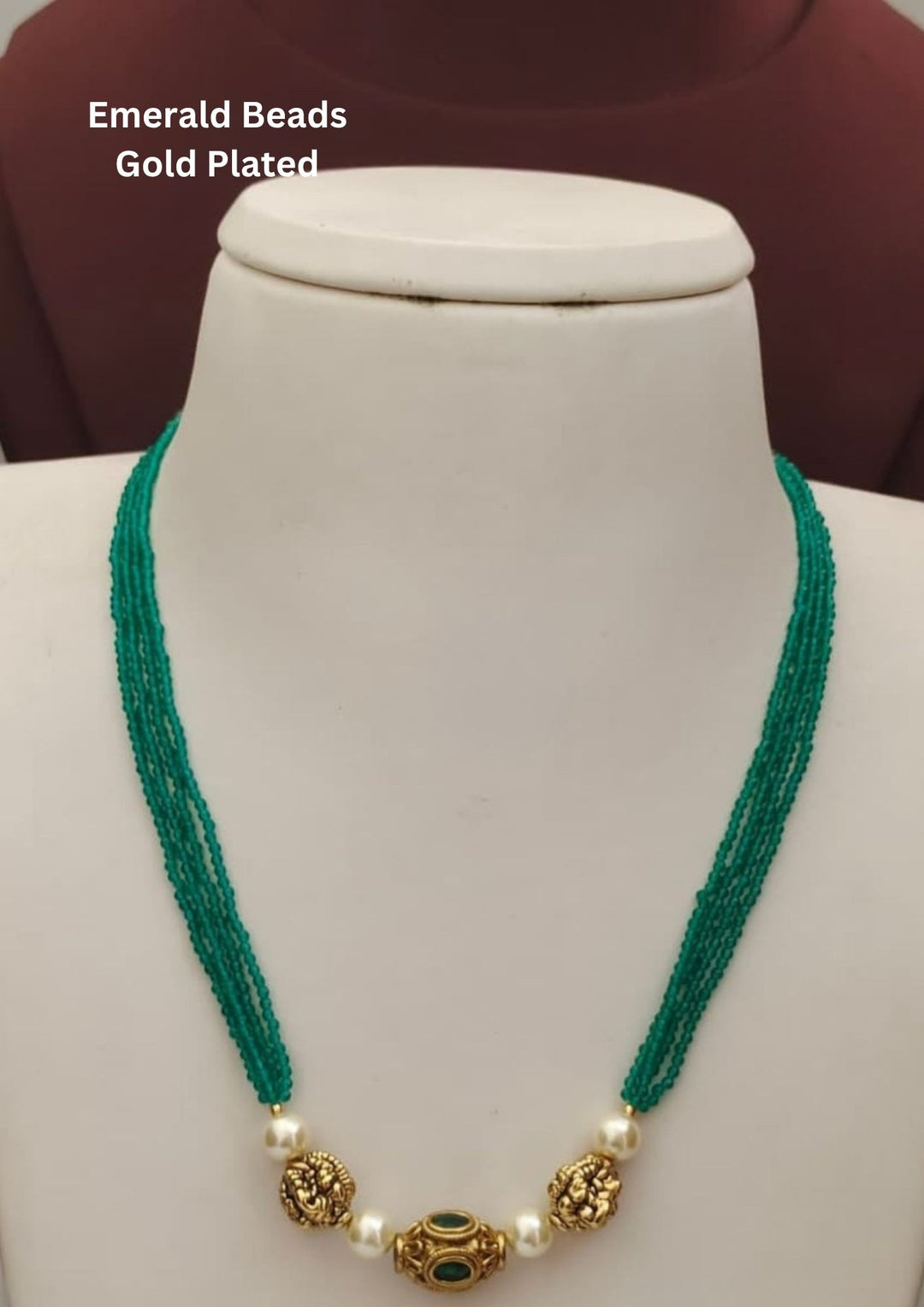 Green beaded necklace with gold and pearl 