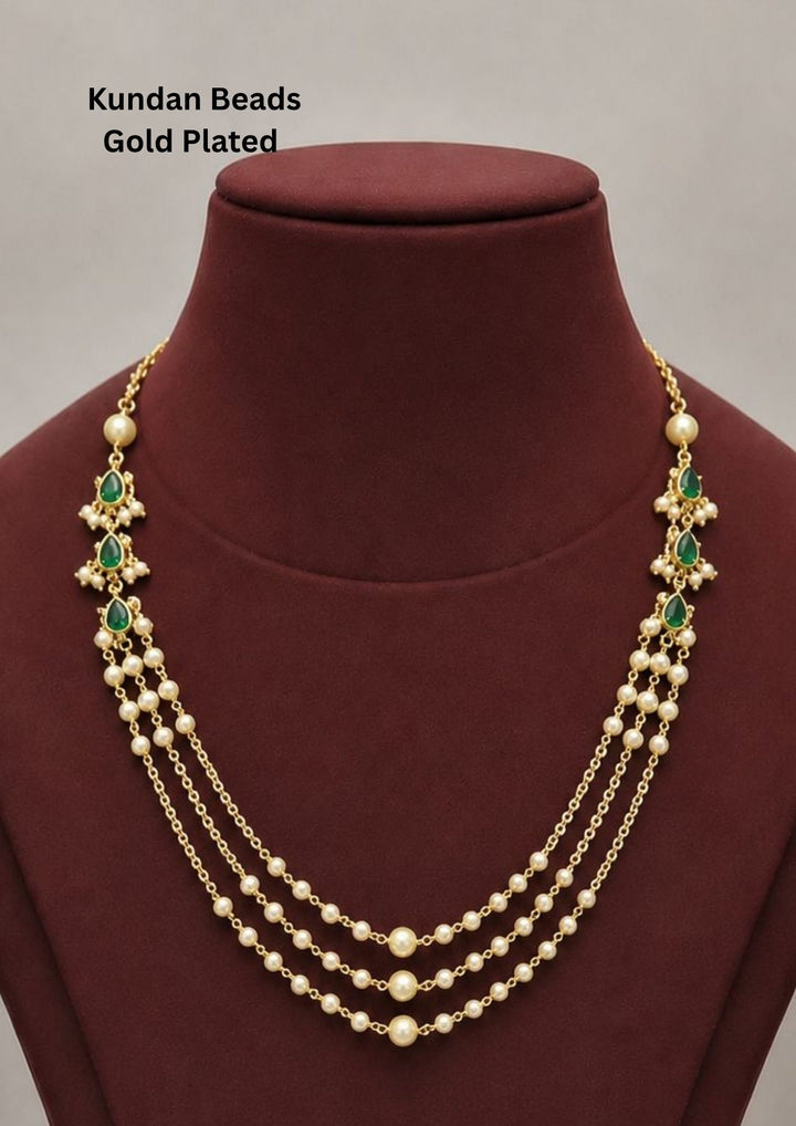 Gold-plated necklace with pearls and green stones 