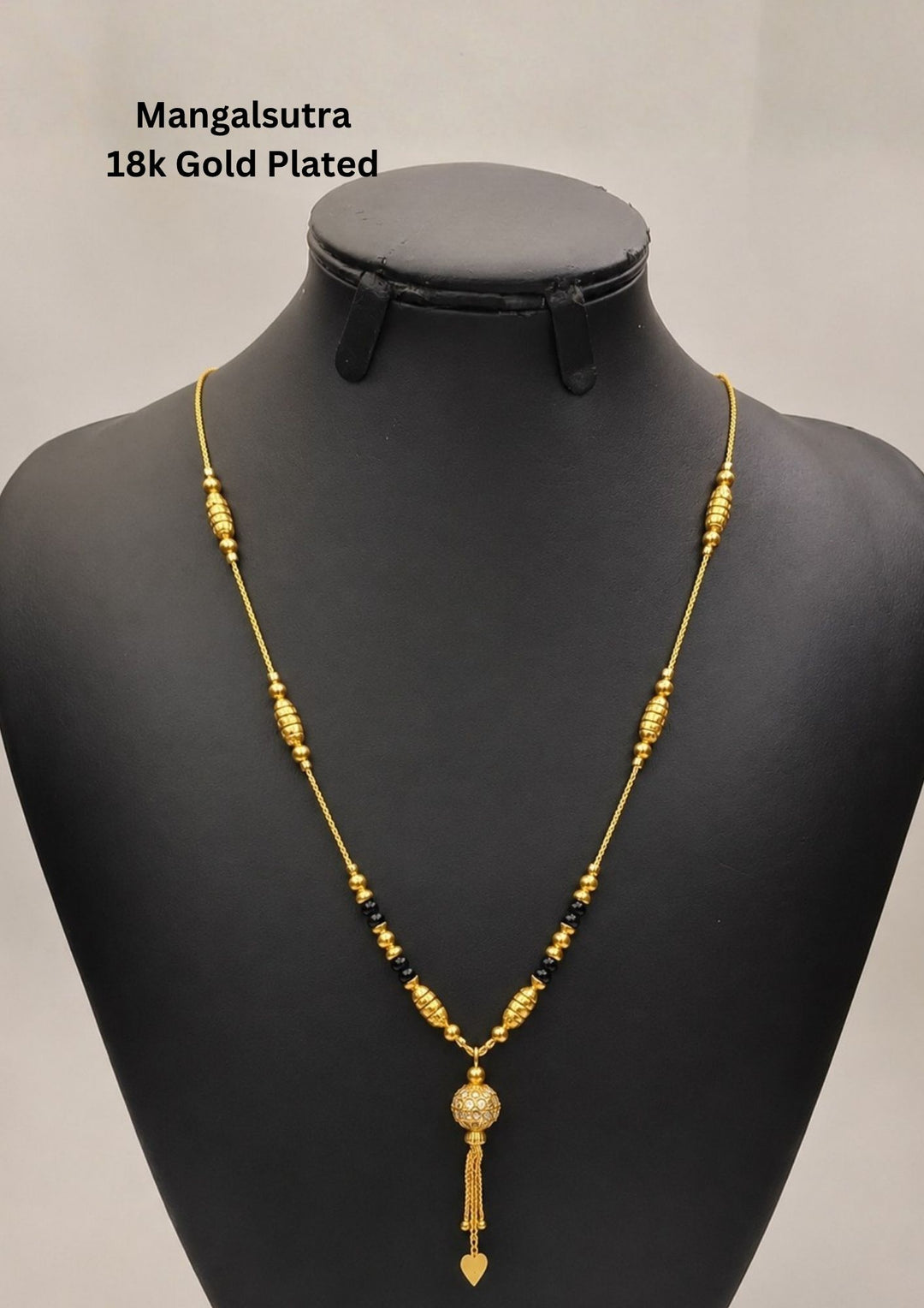 Premium 18K gold plated MOP chain featuring a sleek woven pattern with a smooth polished finish. Lightweight, elegant, and perfect for wearing alone or pairing with your favourite pendants.