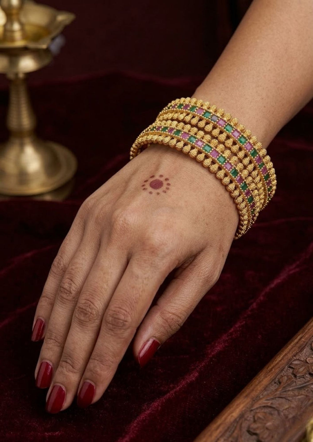 Jadau Kundan Gold Plated Bangles (set of 2) Model Image