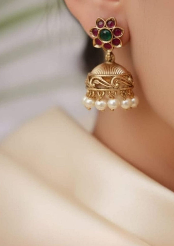Jadau Kundan Gold Plated Daily wear Earrings Model Pic