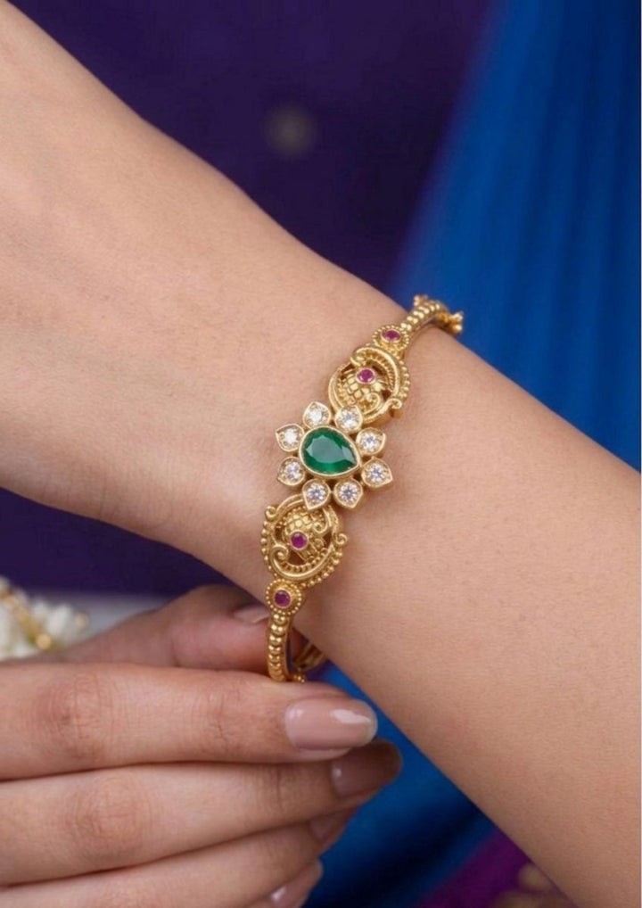 Jadau Kundan Gold Plated Floral Openable Kada Model Pic