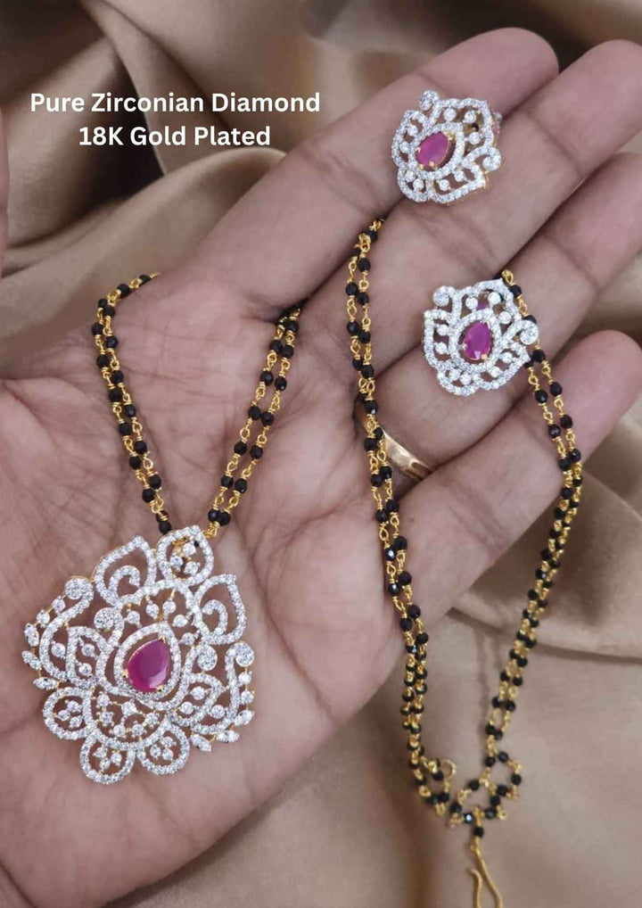Jewelry set with necklace and earrings gold plated 