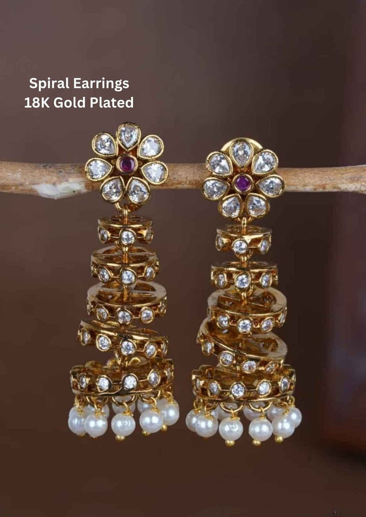 Spiral earrings with gold plating and pearls
