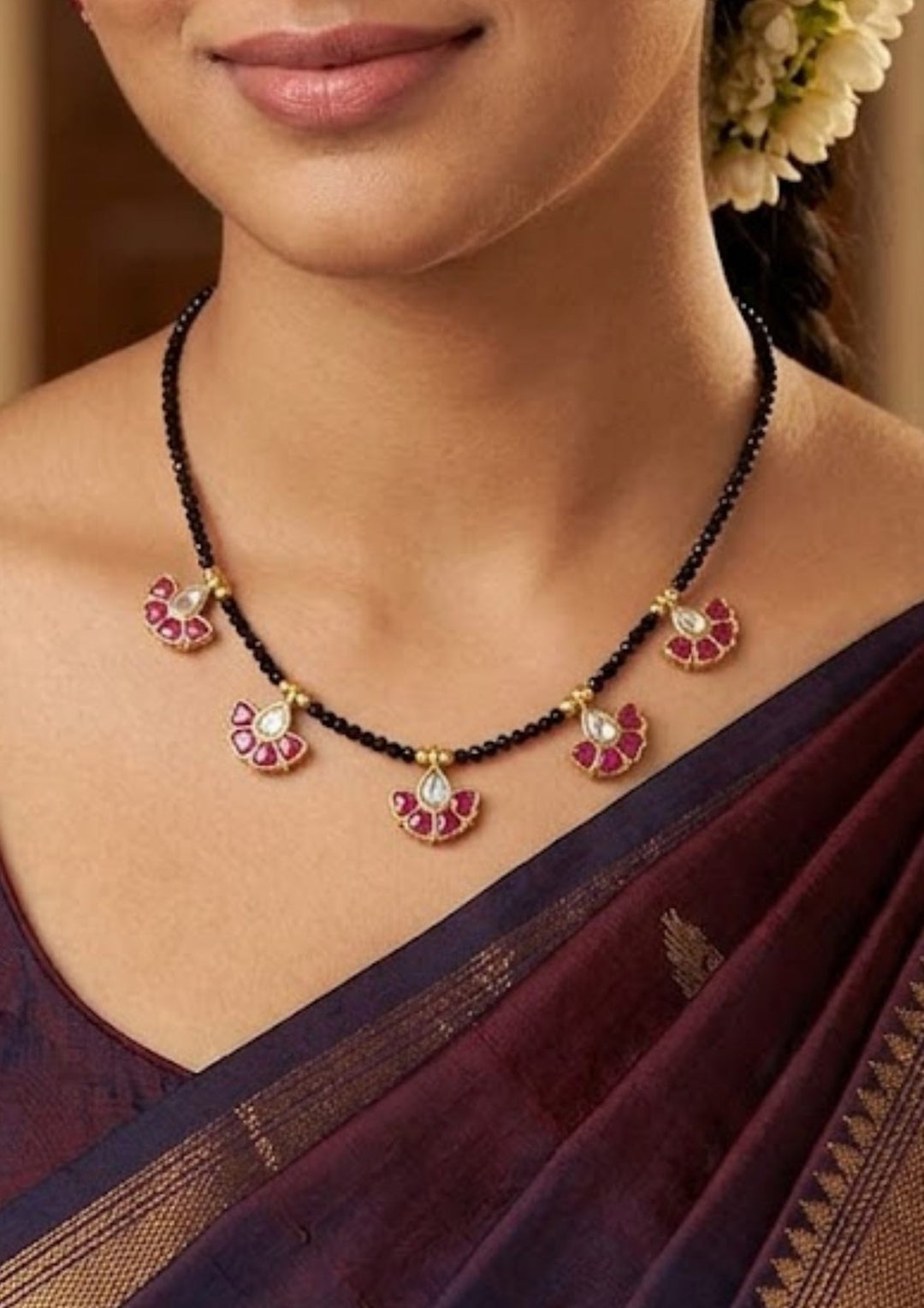 Kundan Kemp Gold Plated Mangalsutra Model Pic