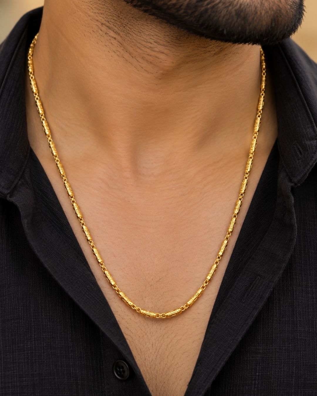 18K gold-plated mop chain shown clearly that how it look and also can be use for daily ware and office ware for women 