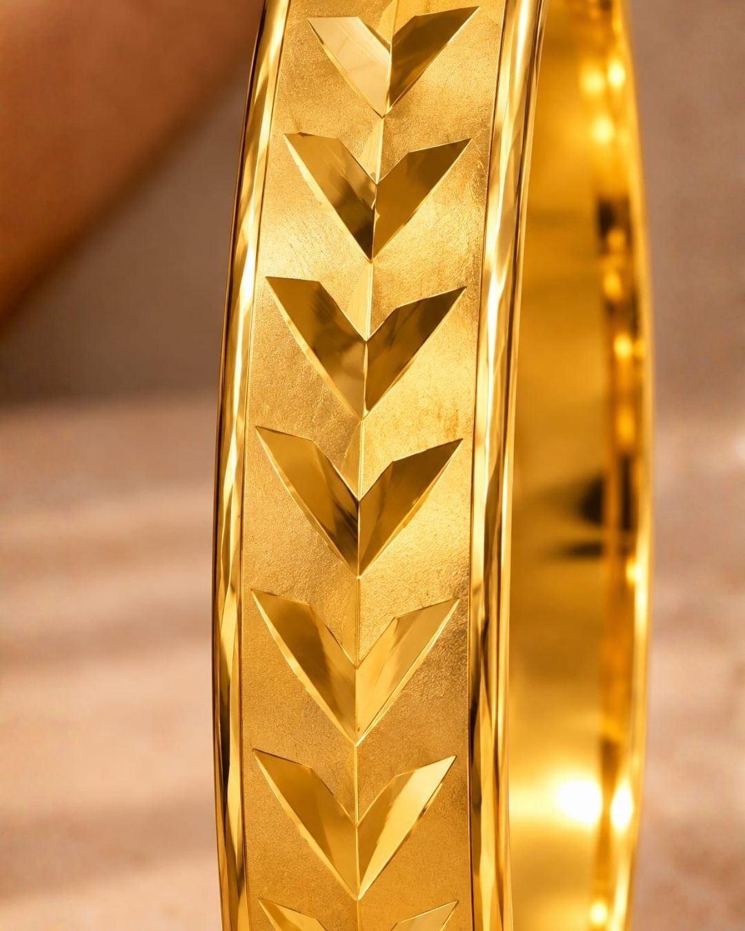 Gold Plated Men’s Arrow Pattern Kada