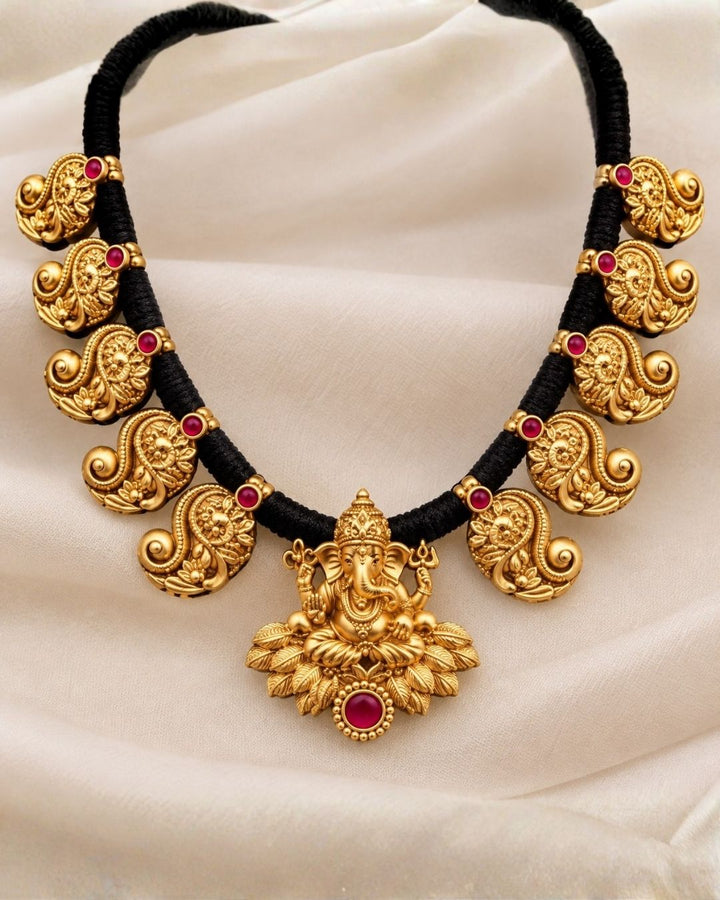 Kundan Gold Plated Temple Ganesha Necklace with Earrings g101250