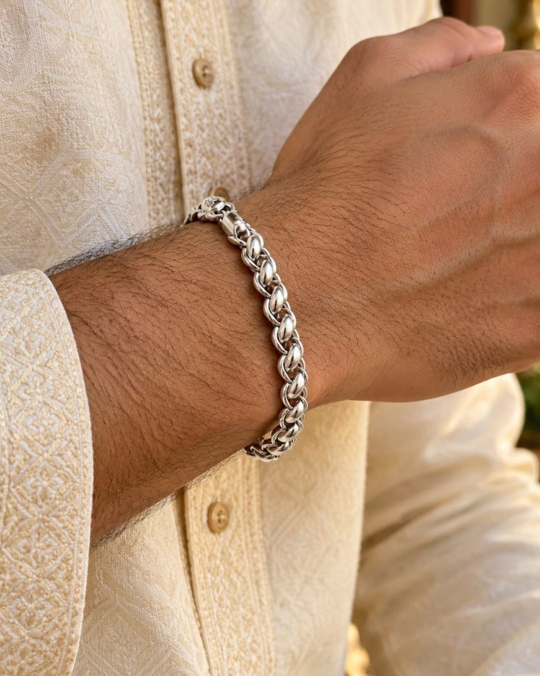 Silver Finish Men’s Bracelet with Elegant Twisted Chain Design