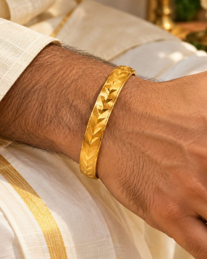 Gold Plated Men’s Arrow Pattern Kada