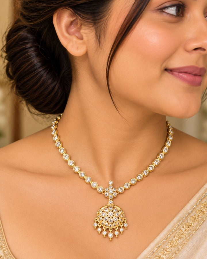 It is a gold plated panchaloham necklace designed with white pearls in a circle shape and flower design in the middle and it is linked with chain that is designed with inks model and it is completed with the flower shaped locket with gold beads hangings. Its is perfect for functions, events, and gift purpose and it is also a anti fade colour , sweat proof.