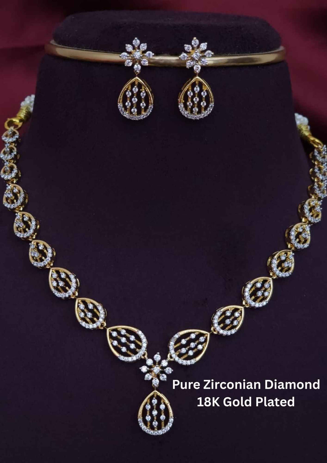 Gold and diamond jewelry set 