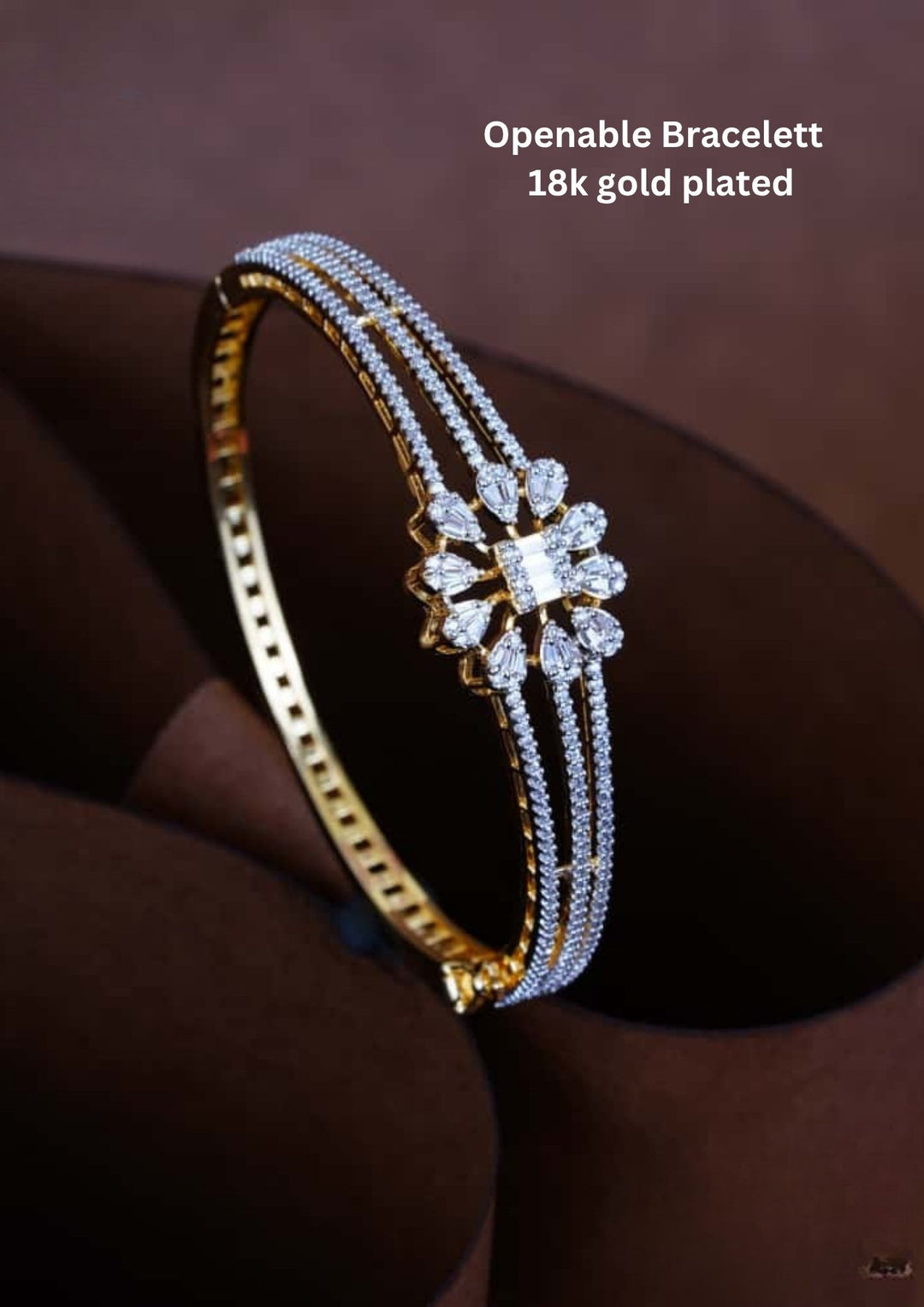 Pure Zirconian Diamond Gold Plated Openable Bracelett
