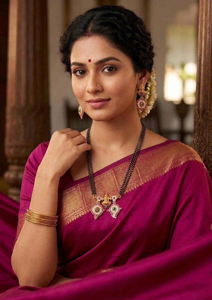 South Indian woman wearing real kempu gold plated mangalsutra set with shanku chara (nallapusallu) and indain women's can ware for weeding's , festivals 