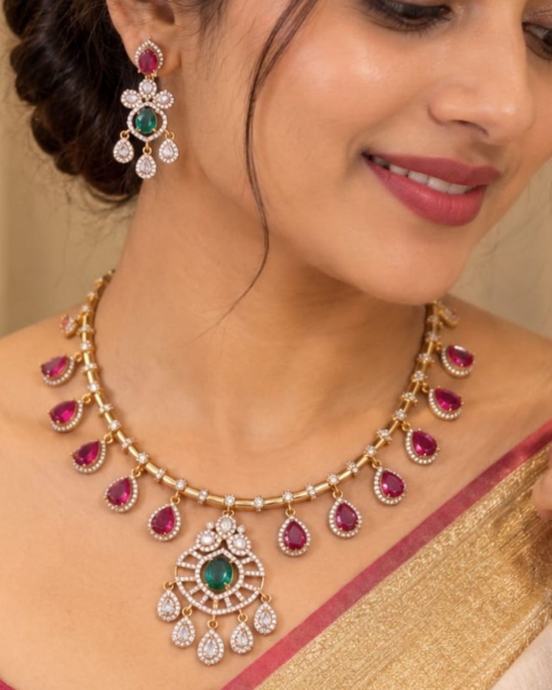 Gold-plated necklace and earrings with gemstones