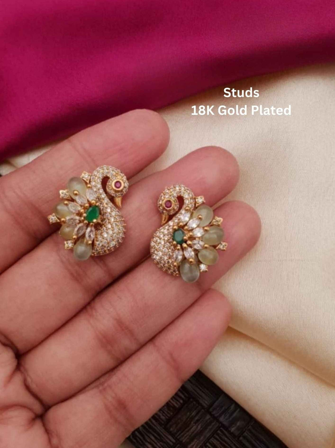Gold-plated earrings with green gemstones 