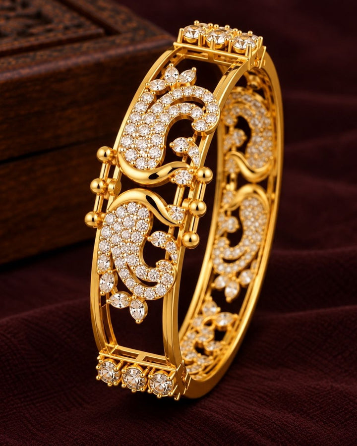 Stylish green diamond finish changeable bangles featuring an elegant peacock design with gold detailing and sparkling stone accents. Perfect for traditional outfits, festive occasions, weddings, and daily ethnic wear.
