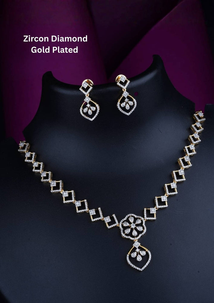 Zircon diamond gold-plated necklace and earrings with classic model and flower design and shown very detailed in picture how it looks and do use for weeding&