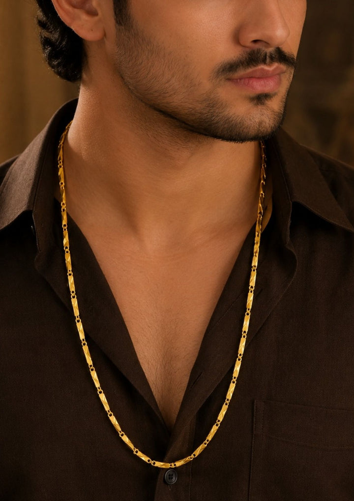 Man wearing a Gold-plated men&