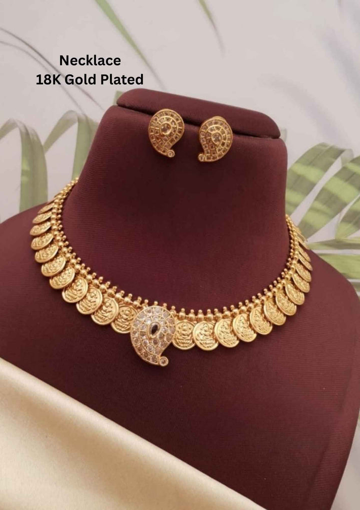 Gold necklace and earrings set 