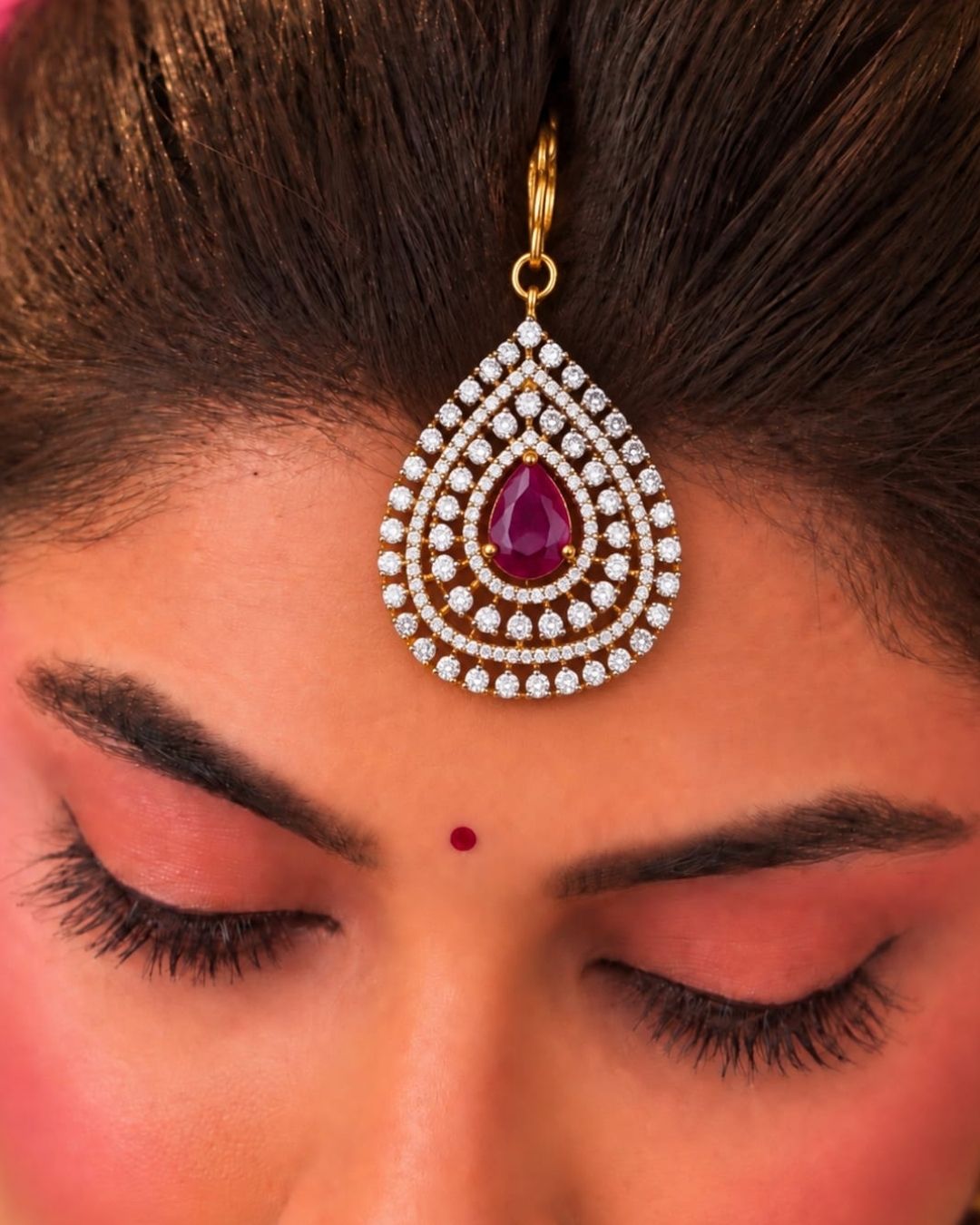 Zirconian Diamond Tear Drop Mangtikka