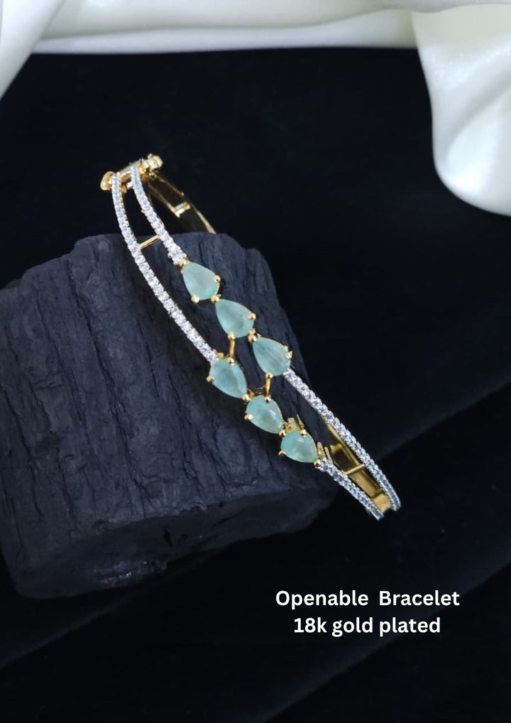 Pure Zirconian Diamond Openable Bracelet r10390