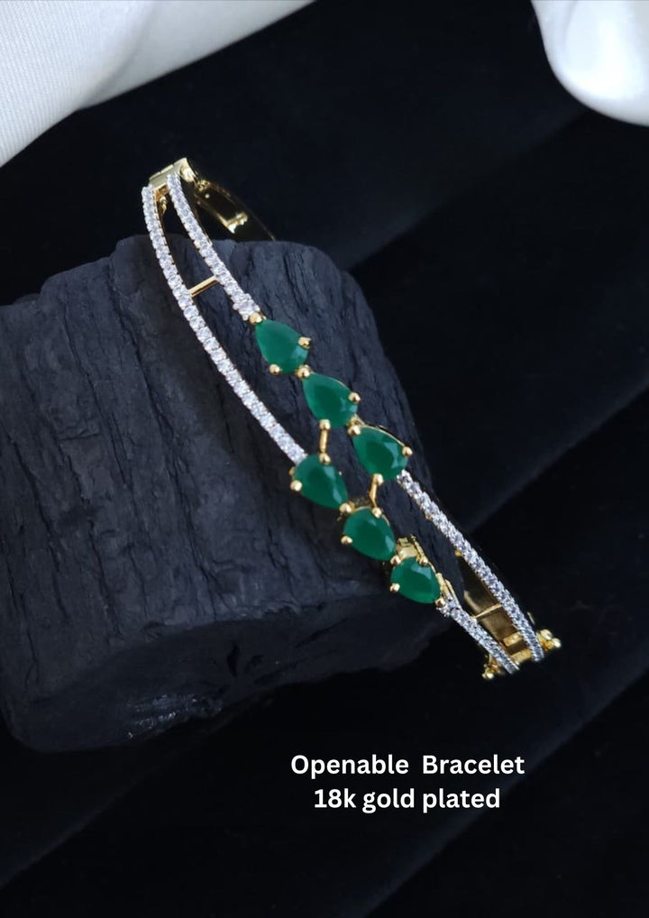 Pure Zirconian Diamond Openable Bracelet r10390