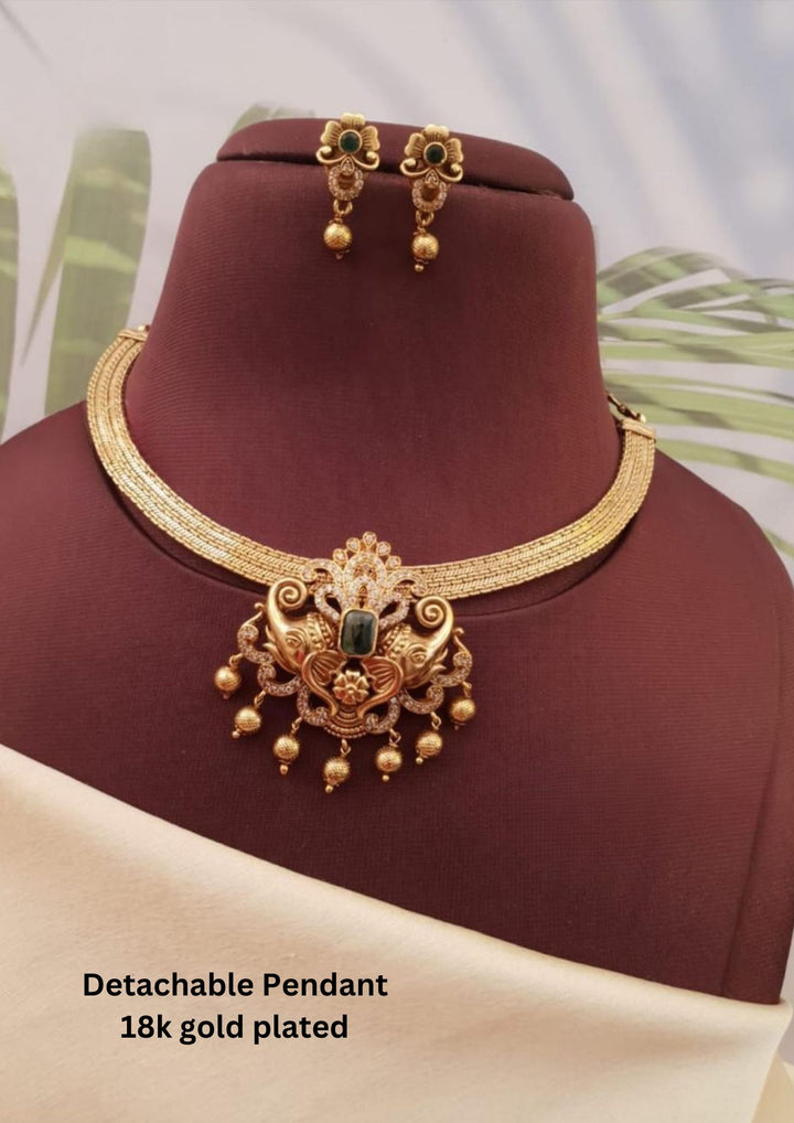 Kundan Detachable Pendant Necklace with Earrings g10999