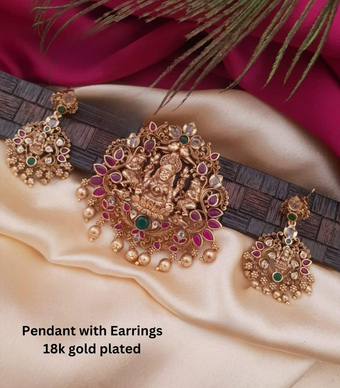 Kundan Temple Pendant with Earrings g10899