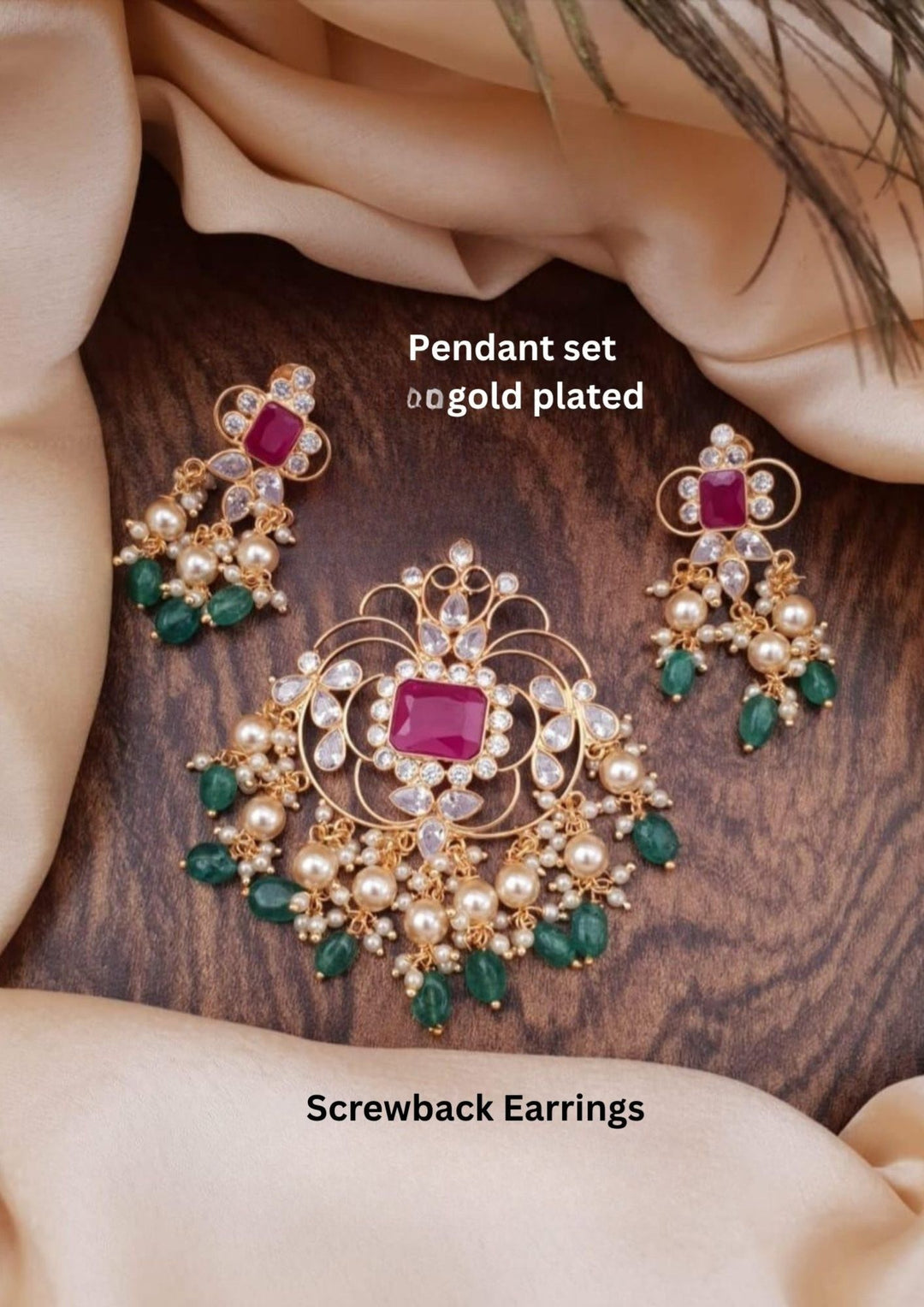 Kundan Gold Plated Pendant with Screwback Earrings g101150