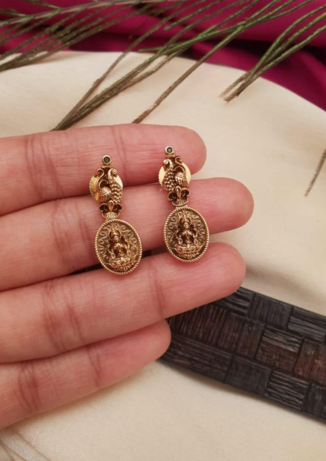 Kundan Temple Studs g 10199