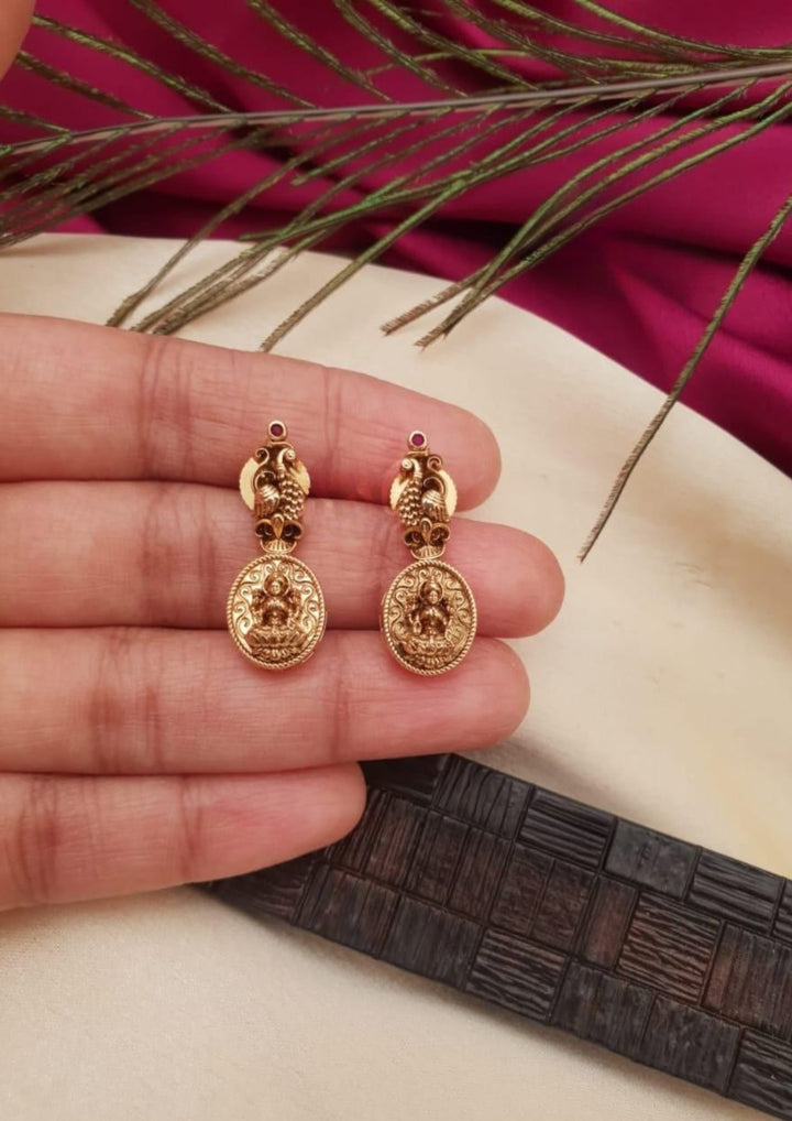 Kundan Temple Studs g 10199