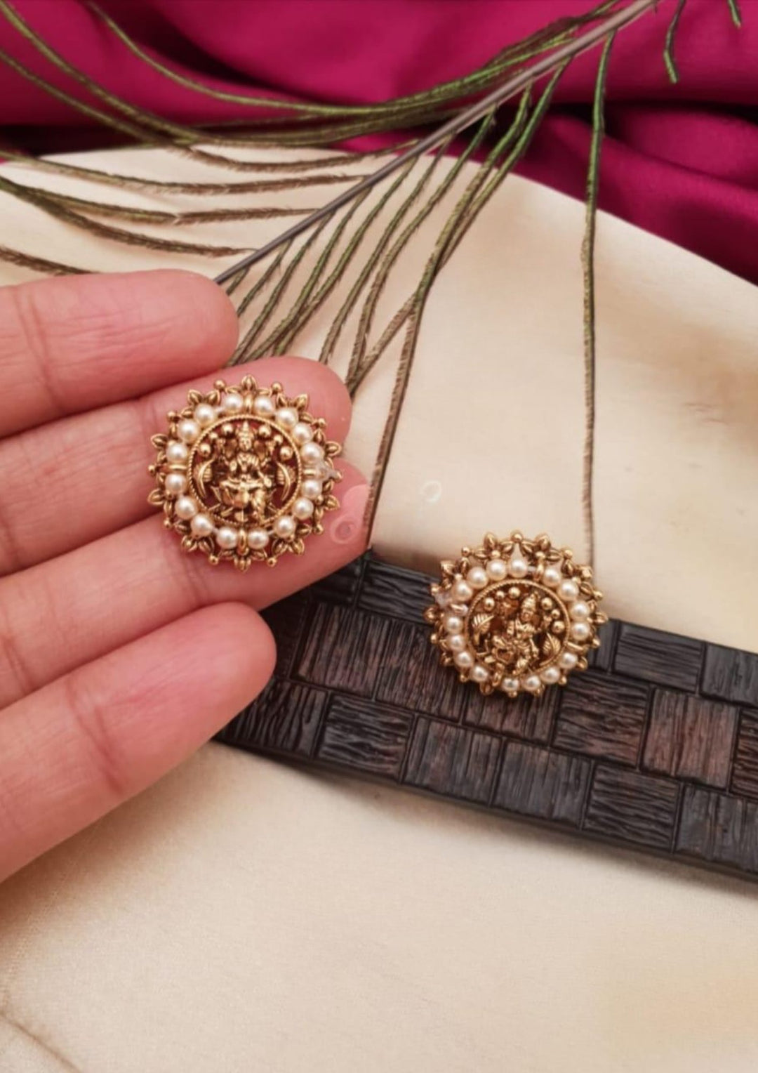 Kundan temple Studs g 10380