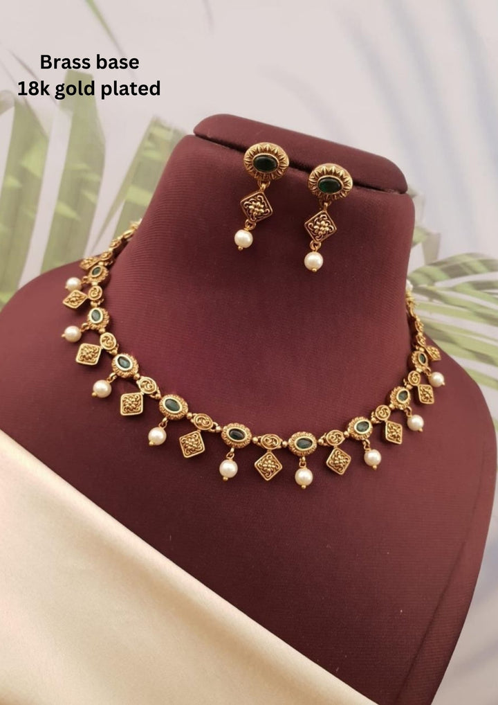 Kundan Necklace with Earrings g10950