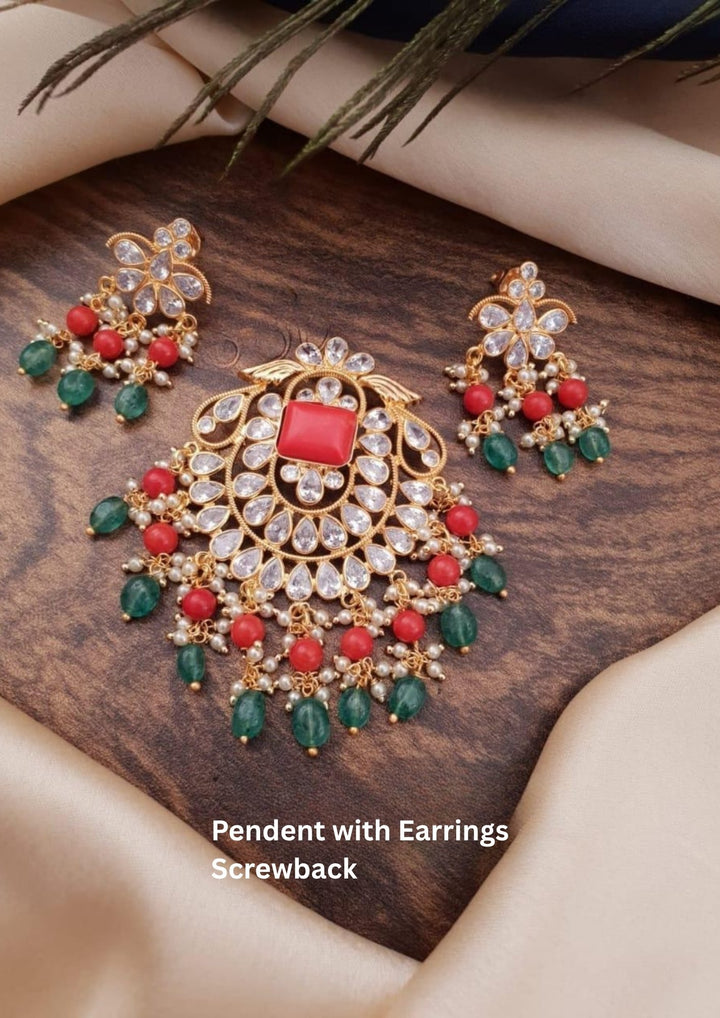 Kundan Pendent with Screwback Earrings g101250