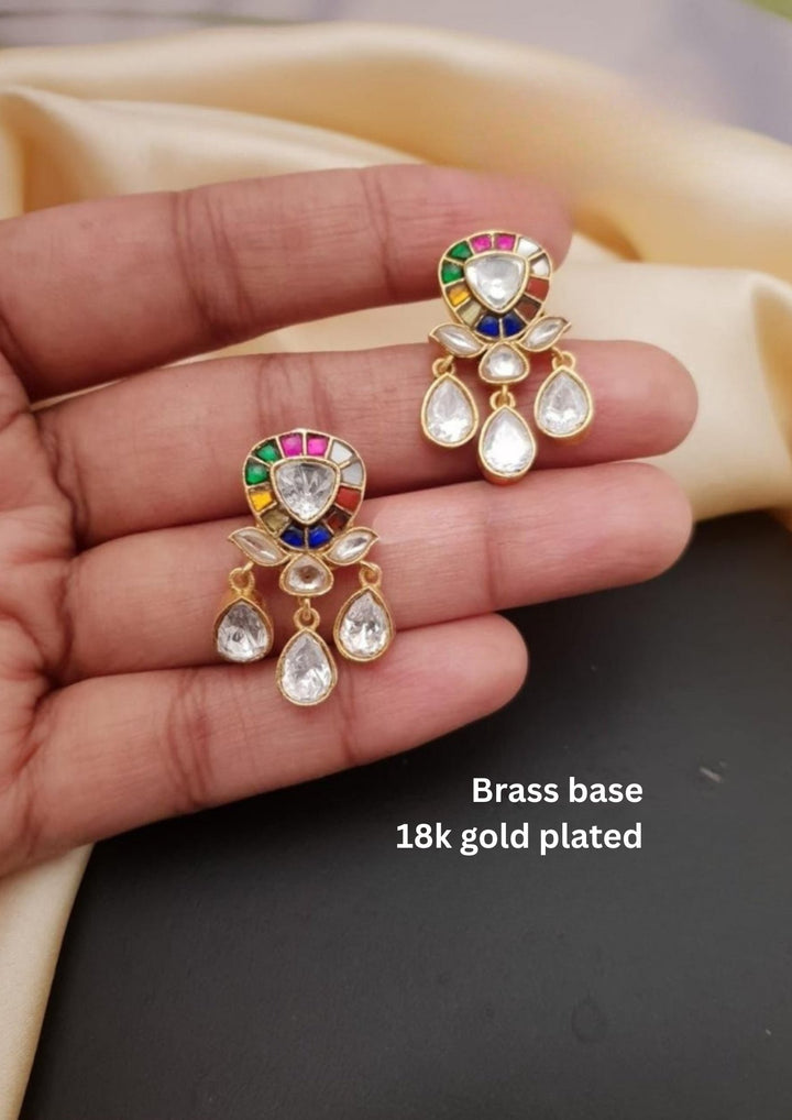 Kundan Studs g 10850