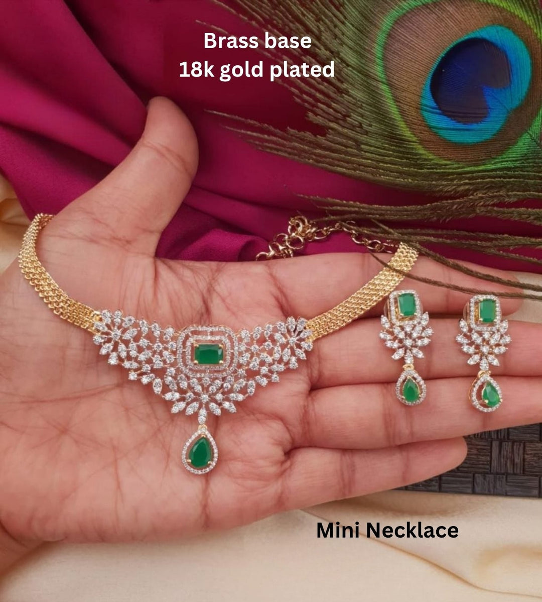 Kundan Mini Necklace with Earrings g101099