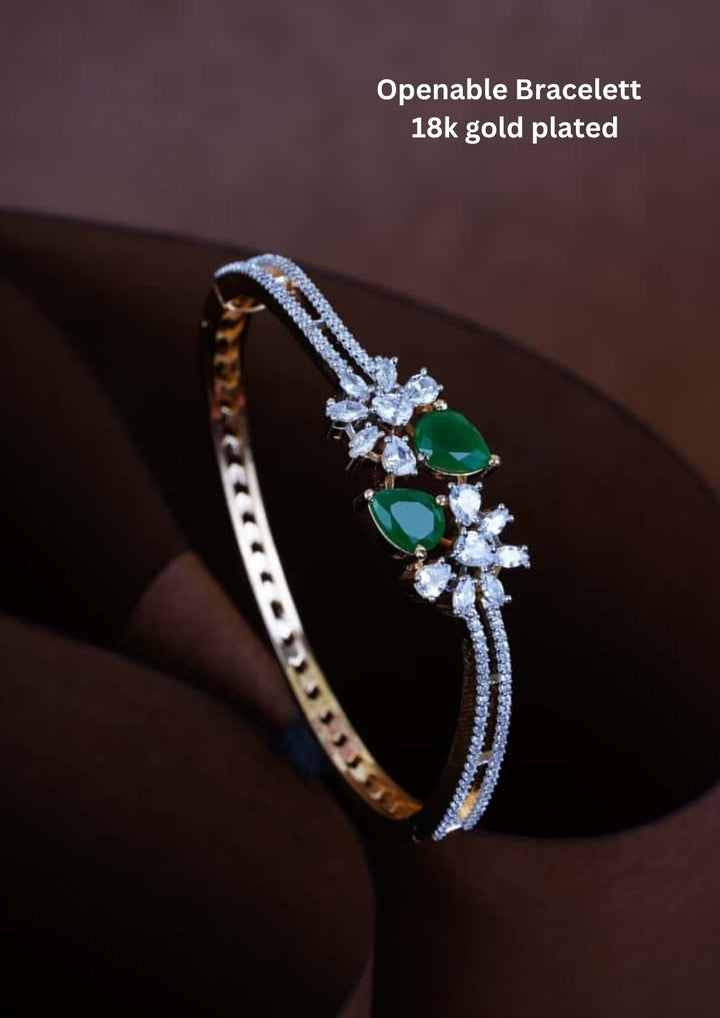 Pure Zirconian Diamond Openable Bracelett c104520